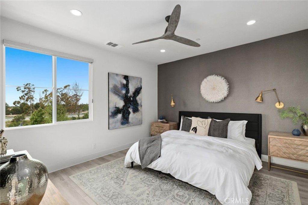 listing image 130728518300396260441