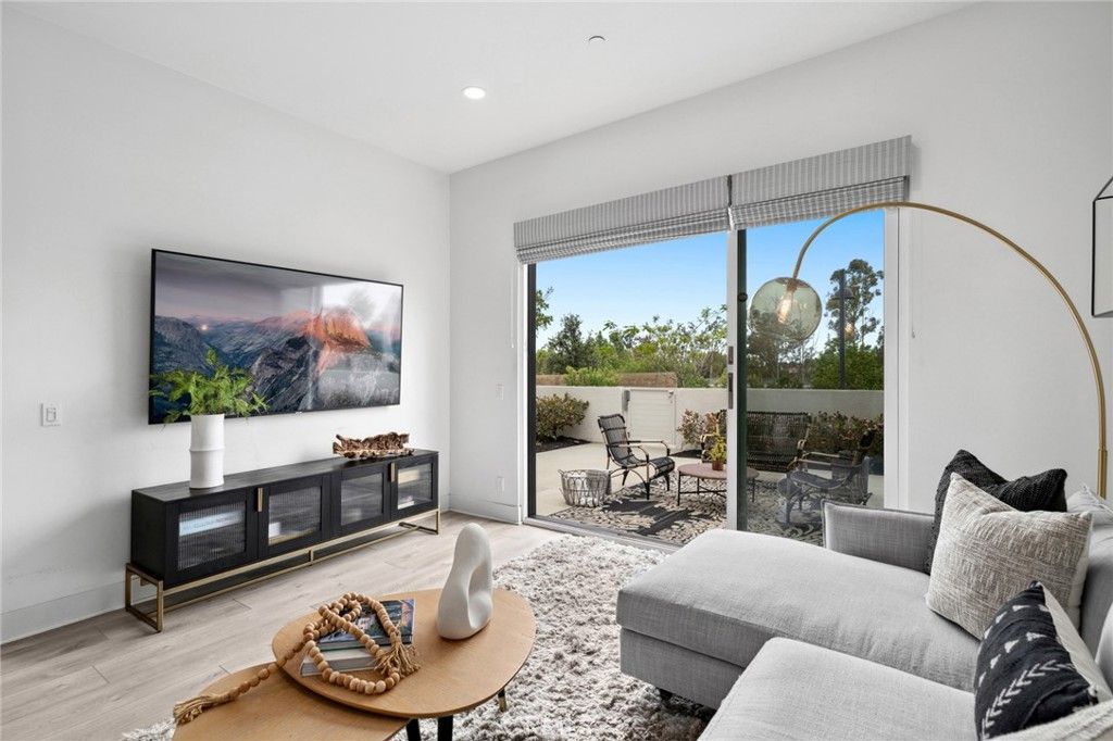 listing image 130721298928304376245