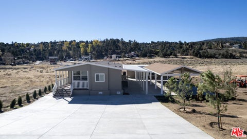 Photo of 1595 Tecuya Drive, Frazier Park, CA 93225 (MLS # 25619643)