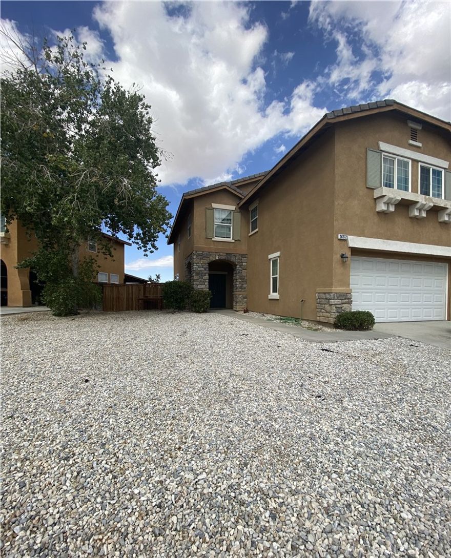 BEAUTIFUL 2 STORY HOUSE FOR LEASE FEATURES 4 BEDROOMS, 3 BATHROOM, 3 BEDROOMS UP, 1 BEDROOM DOWN, 2 BATHROOMS UP AND 1 BATHROOM DOWN, 2 CAR GARAGE, LARGE BONUS ROOM, LOFT UPSTAIRS, 2284 SQFT, TILE/CARPET FLOORING, FIREPLACE, CENTRAL AC, CLOSE TO FREEWAY ACCESS, SHOPPING AND SCHOOLS.