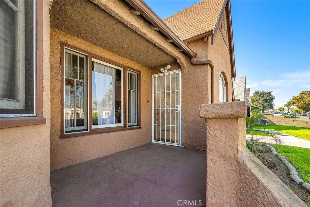 Photo of 2000 W 80th St, Los Angeles, CA 90047 (MLS # SB26050786)