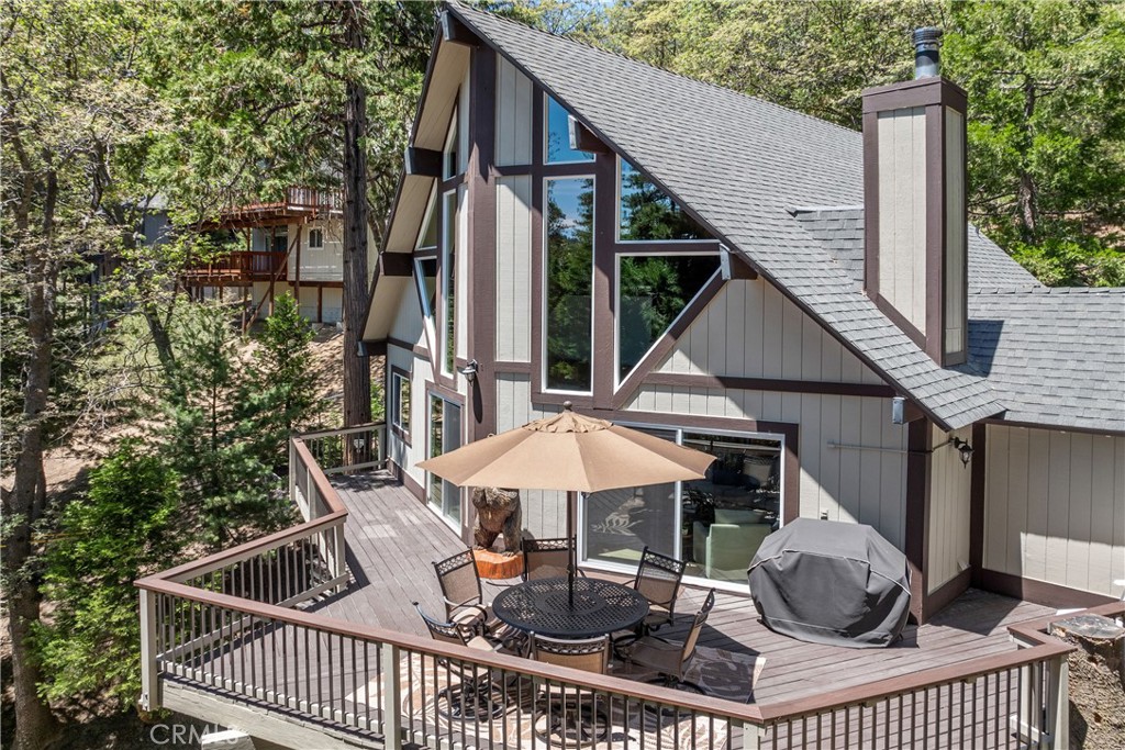 This charming 4-bedroom, 3-bath home with Lake Rights provides stunning treetop views. Step inside to find a freshly repainted interior and brand-new luxury vinyl plank flooring throughout, creating a modern and inviting atmosphere. The open-concept layout is flooded with natural light thanks to abundant windows that frame the scenic surroundings. The spacious kitchen is a chef’s dream, complete with a large island and two separate sinks, perfect for entertaining and preparing meals with ease. It opens seamlessly to the family room, making it an ideal space for gathering and relaxing. Step outside to the expansive deck, where you can unwind and soak in the tranquil views. With parking for 5 cars and ample indoor and outdoor space for large gatherings, this property truly has it all. It is currently approved as a short-term rental. There is a large workspace that has been crafted by the seller for hobbyists or those who like to work on projects. Whether you are looking for a full-time residence, a vacation getaway, or a rental property, this is the perfect place where your mountain adventure awaits.