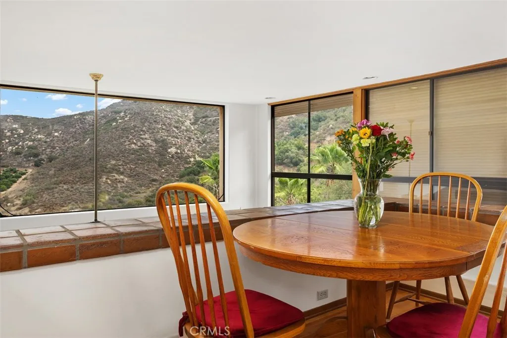 Fallbrook, California 92028, United States, 5 Bedrooms Bedrooms, ,3 BathroomsBathrooms,Residential,Active,213249