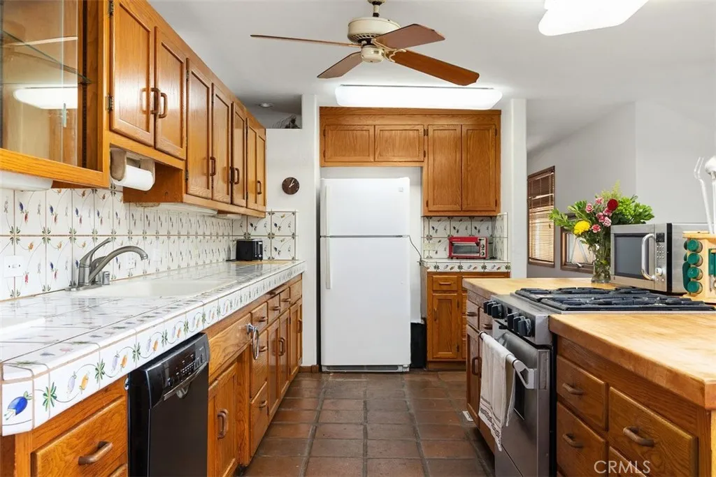 Fallbrook, California 92028, United States, 5 Bedrooms Bedrooms, ,3 BathroomsBathrooms,Residential,Active,213249