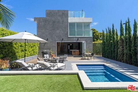Photo of 821 Flower Avenue, Venice, CA 90291 (MLS # 26832403)