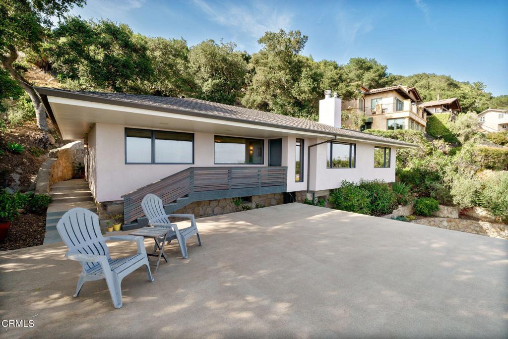 960 Roble Lane