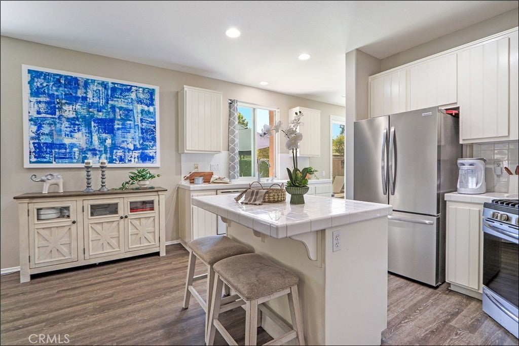 10 Bluff Cove