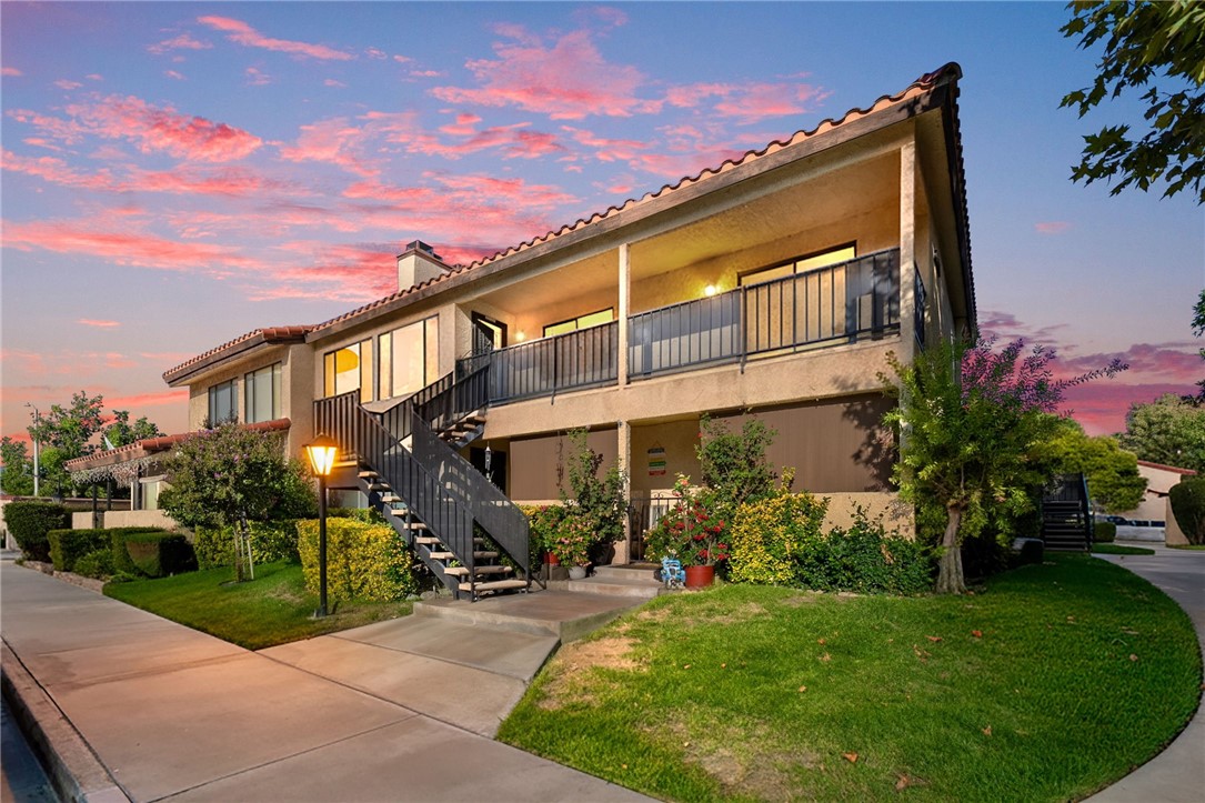 Just Listed in Hemet – Lincoln View Gated Community! Welcome to this beautifully upgraded 2-bedroom, 2-bath condo in the desirable gated community of Lincoln View. Step inside to find modern vinyl plank flooring, a completely remodeled kitchen featuring quartz countertops, new cabinets, and sinks, plus two fully updated bathrooms with fresh finishes throughout. The Living room is open to the kitchen and dining area, and has lots of natural light, along with a cozy fireplace!! The spacious primary suite offers plenty of natural light and direct access to a private balcony—perfect for enjoying your morning coffee or evening breeze. The HOA has 3 beautiful pools, clubhouse, tennis courts, and a sauna. You also have a single car detached garage. This is NOT a 55+ community.Don’t miss out—this upgraded gem in Lincoln View won’t last long!