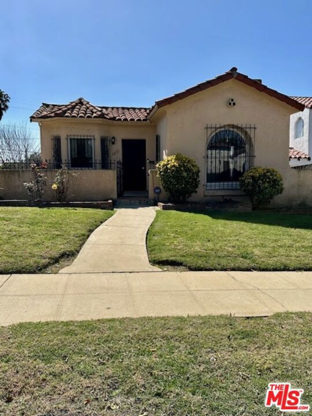 Photo of 4472 W 62nd Street, Los Angeles, CA 90043 (MLS # 25557653)