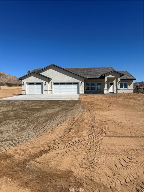 Photo of 16353 Smokethorn Road, Apple Valley, CA 92307 (MLS # HD26026596)