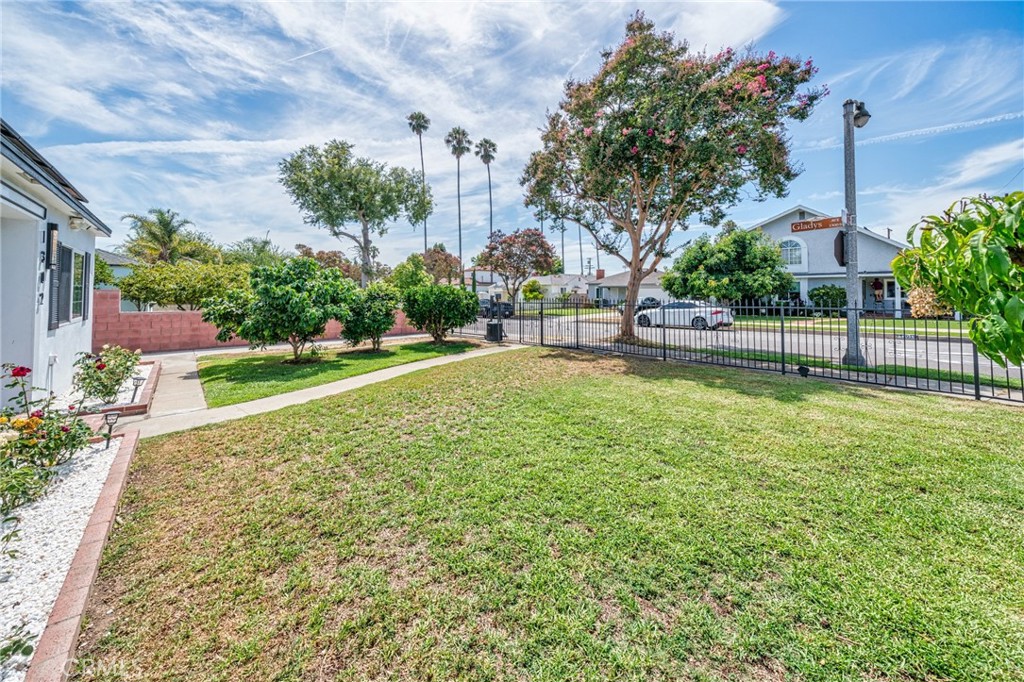 1302 S Gladys Avenue
