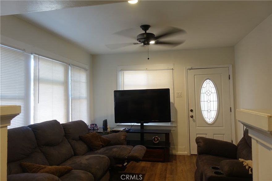 This is a great triplex, well maintained in the heart of San Pedro.  Each unit have own entrance. Front Unit #622 offers 2 spacious rooms, 1bath, living room, dining room, kitchen and indoor laundry. Front cover porch. Private back yard and electrical gate to park one car. Additional storage room on basement and one car garage. 

Unit 624, Offers 1 bedroom and one bath. Private yard and laundry room (detached) New water heater.

624 1/2 studio, totally remodel, have ac unit and access to the laundry room (detached). Back units have rear access thru the alley.

The property location offers easy access to variety of amenities, including shopping, dining, entertainment and public transportation.
