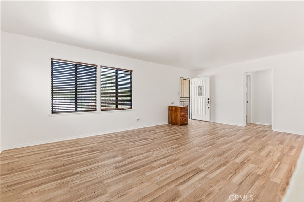 4402 Cathann