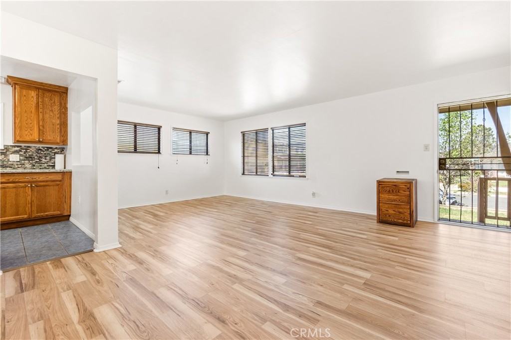 4402 Cathann