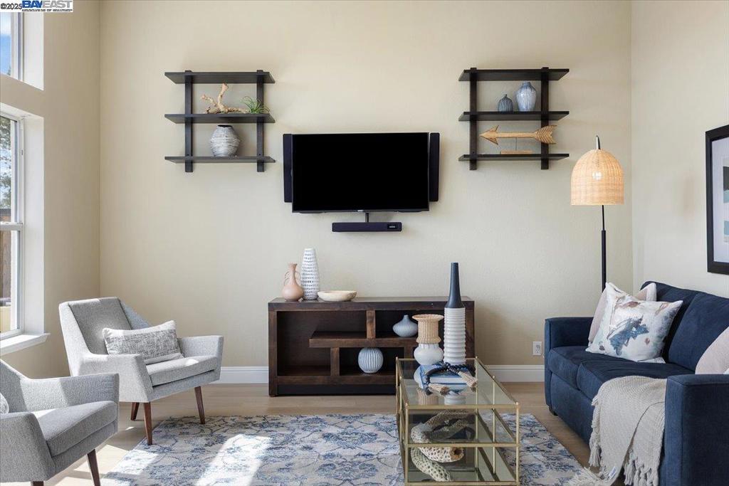 PALOMARES HILLS - Residential
