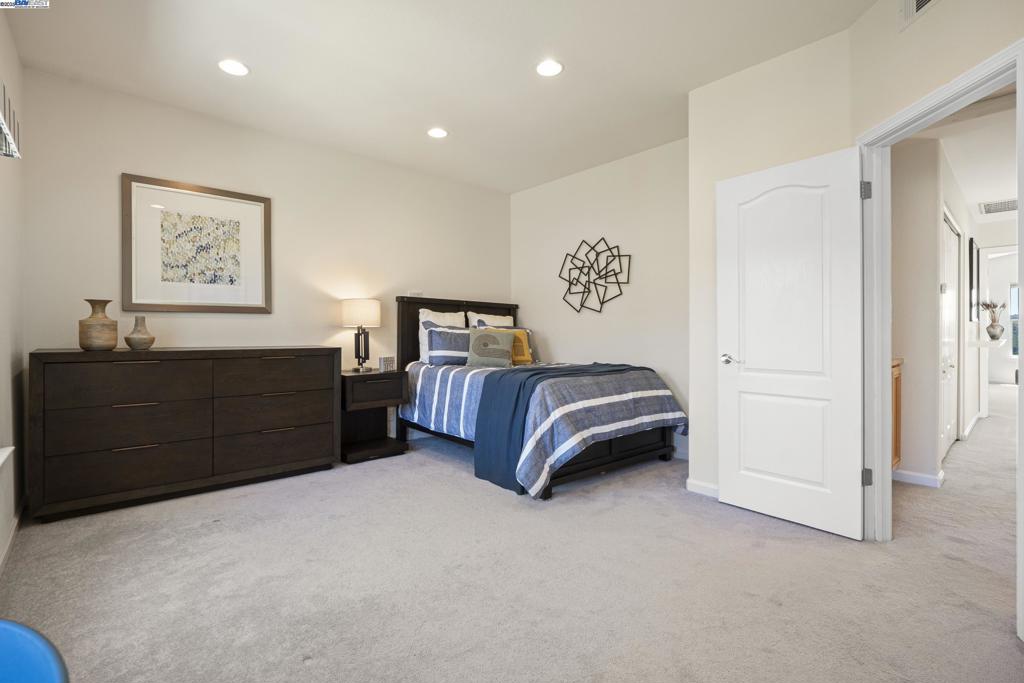 PALOMARES HILLS - Residential