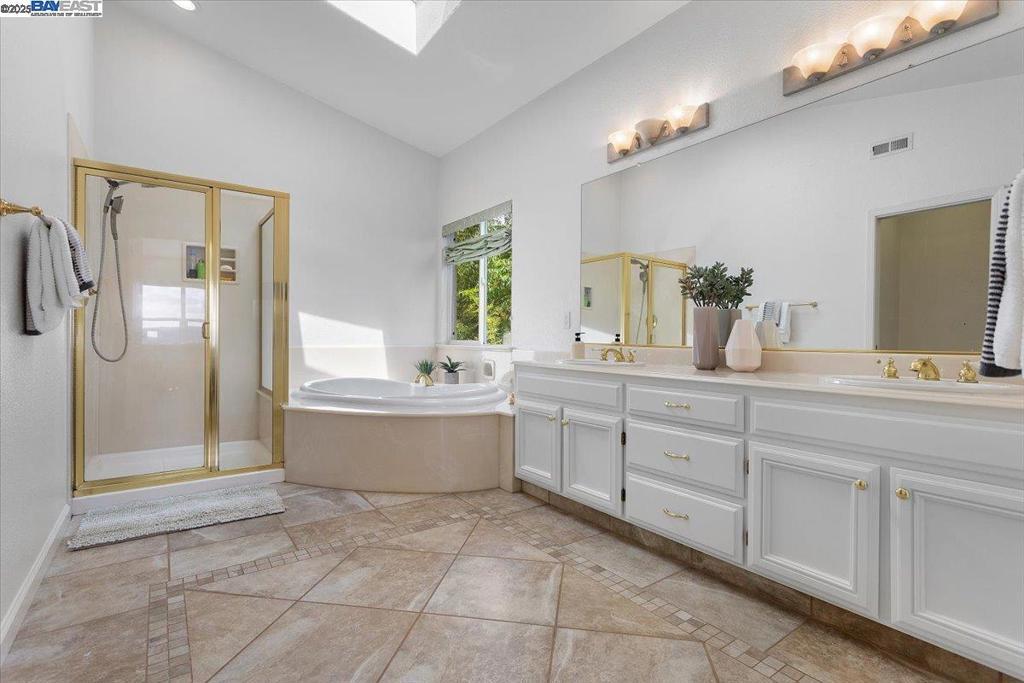 PALOMARES HILLS - Residential