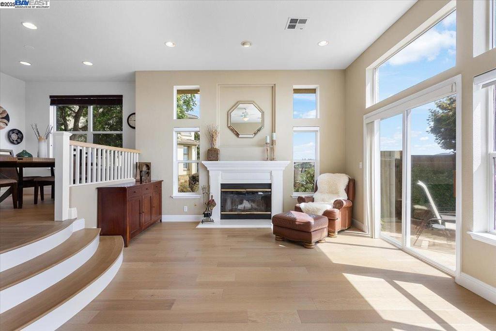 PALOMARES HILLS - Residential