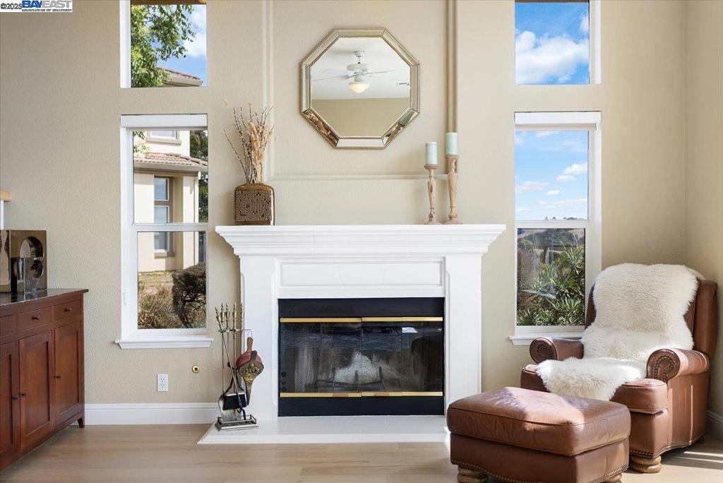 PALOMARES HILLS - Residential