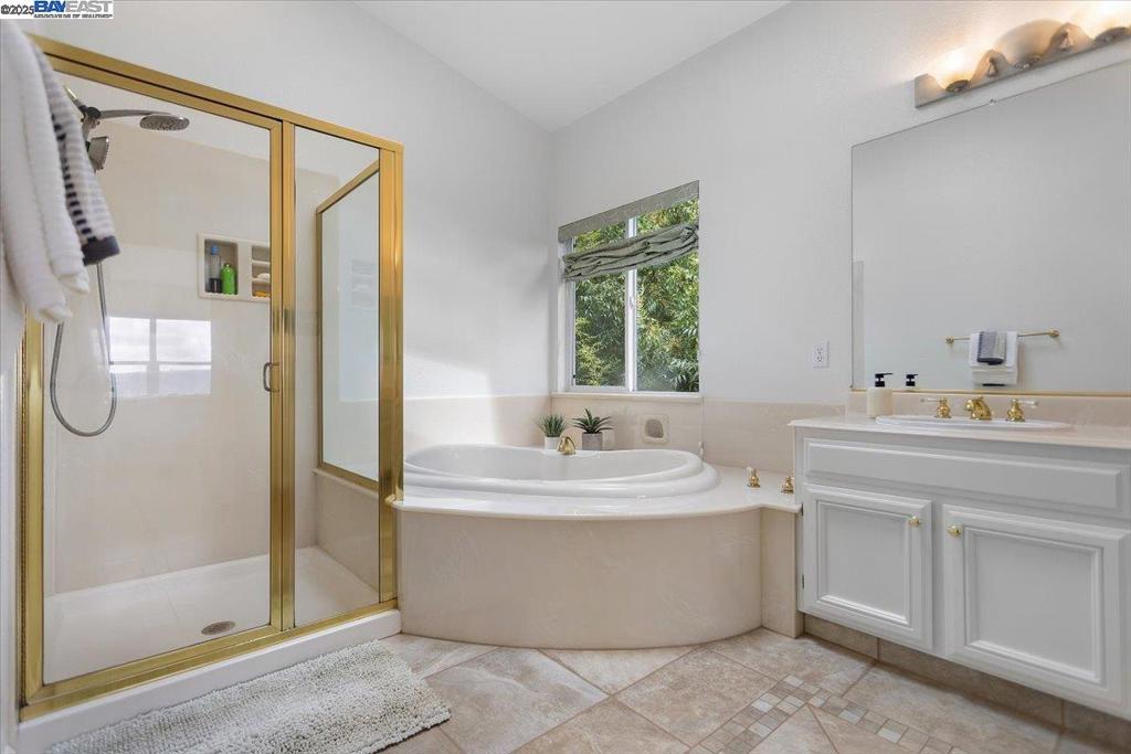 PALOMARES HILLS - Residential