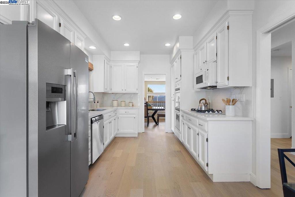 PALOMARES HILLS - Residential