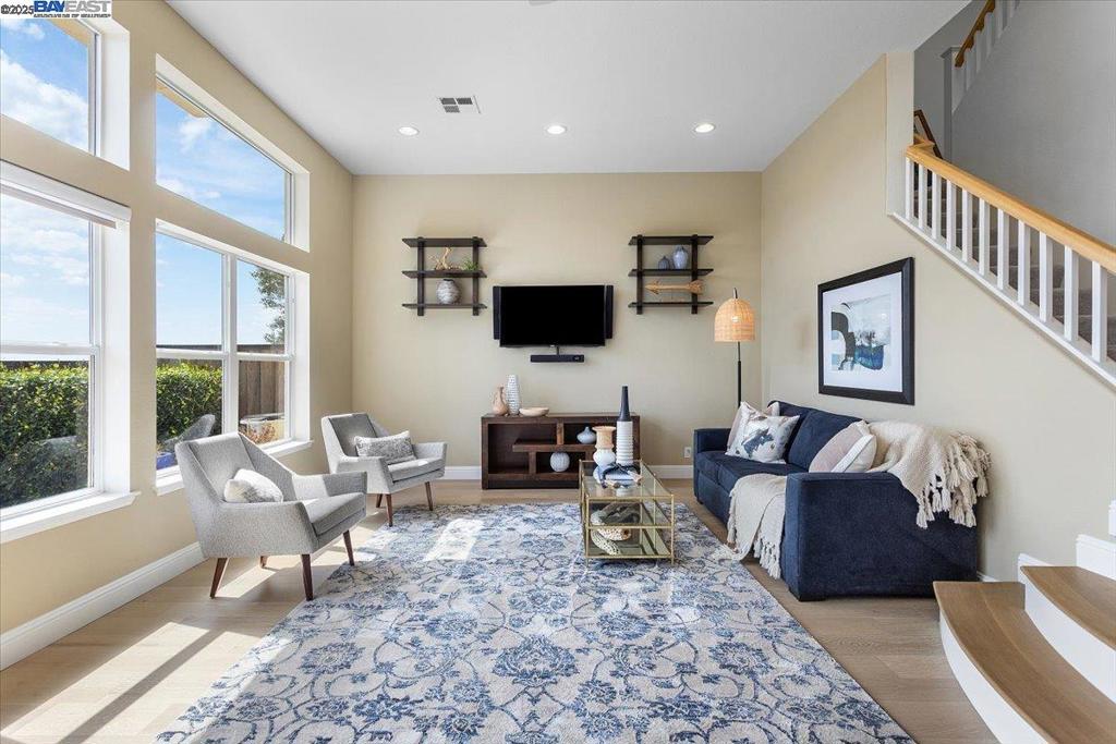 PALOMARES HILLS - Residential