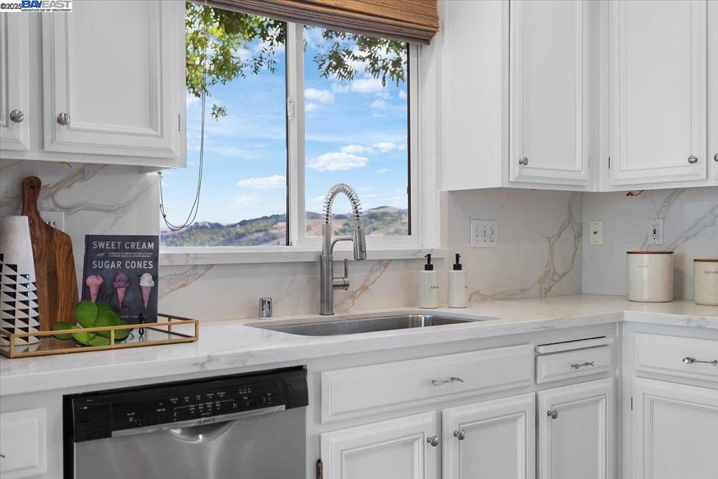 PALOMARES HILLS - Residential