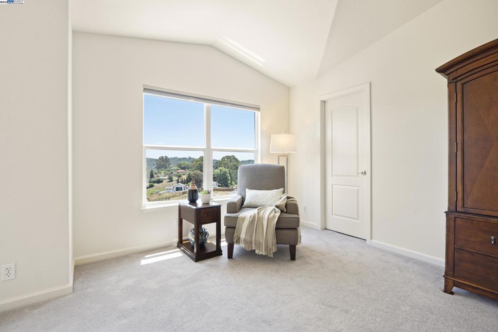 PALOMARES HILLS - Residential