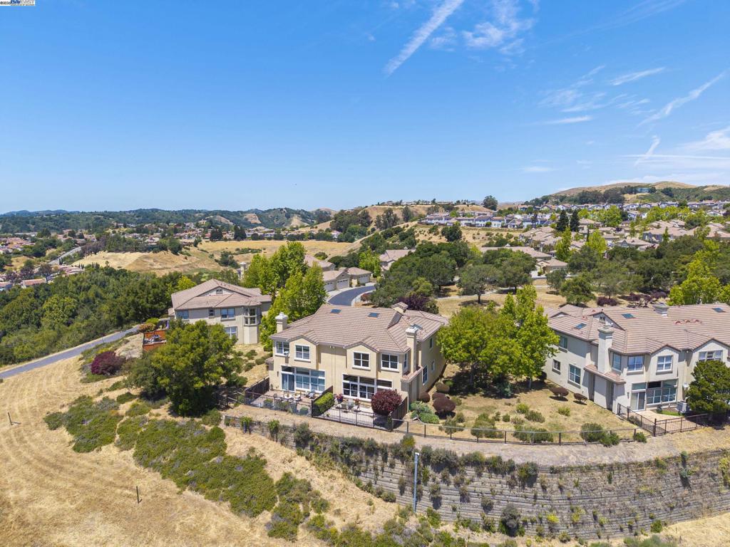 PALOMARES HILLS - Residential