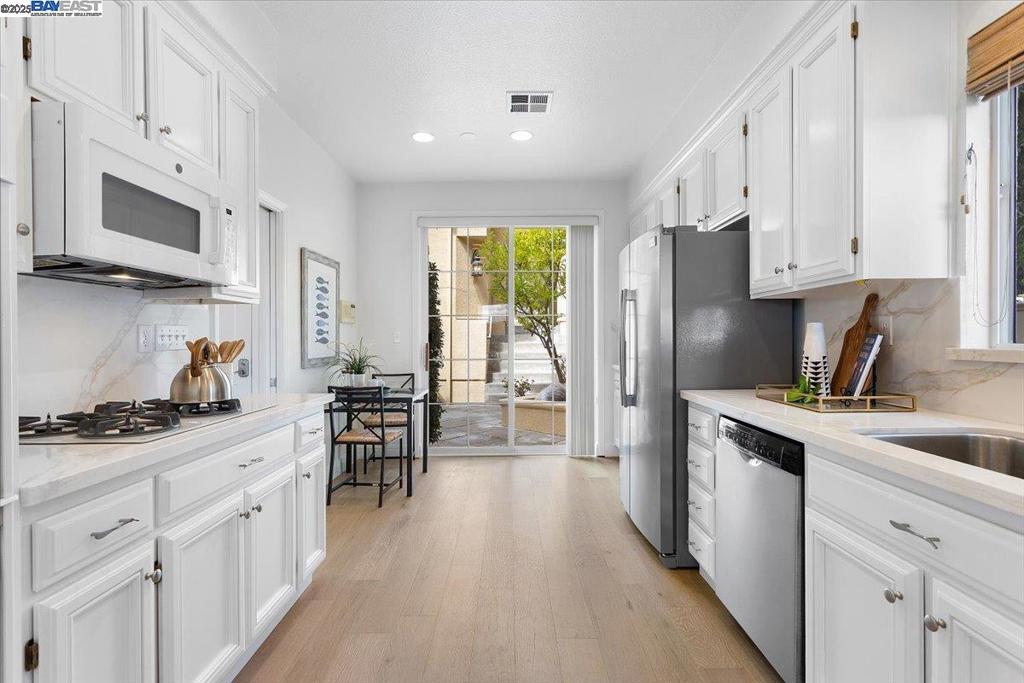 PALOMARES HILLS - Residential