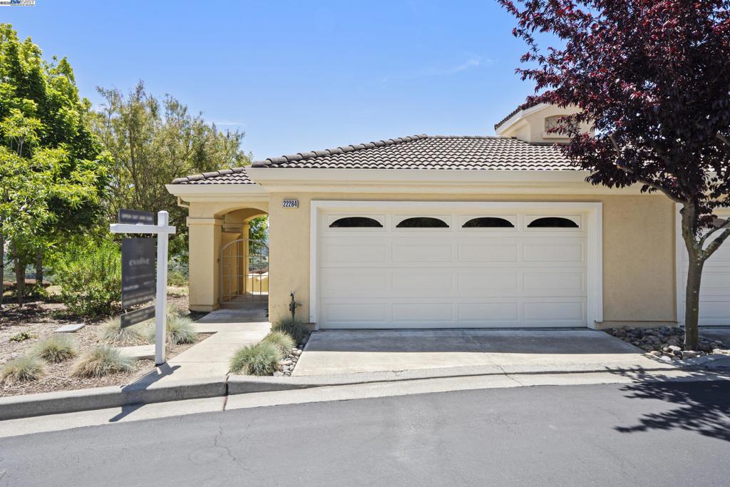 PALOMARES HILLS - Residential