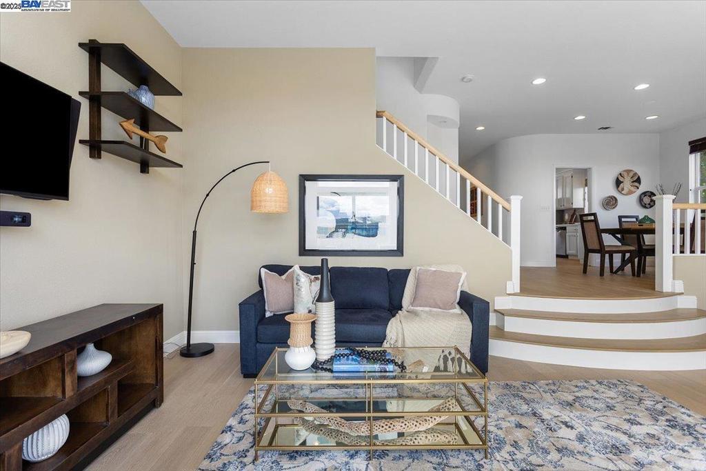 PALOMARES HILLS - Residential
