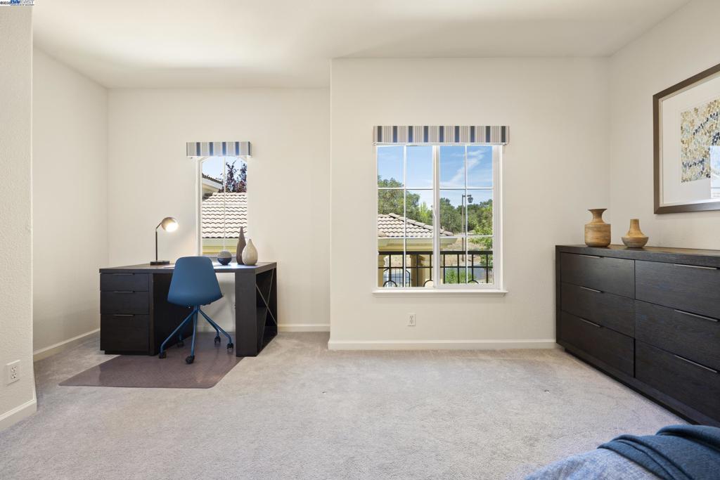 PALOMARES HILLS - Residential