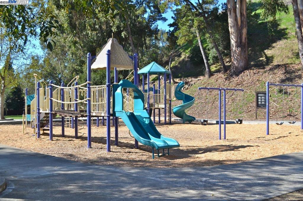 PALOMARES HILLS - Residential