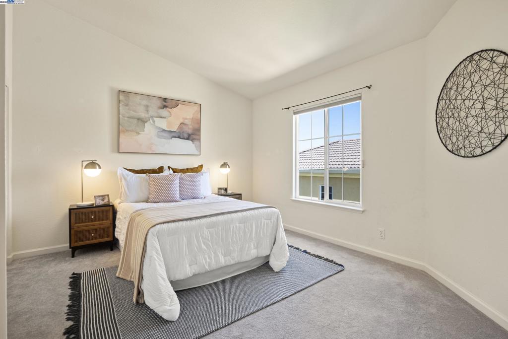 PALOMARES HILLS - Residential