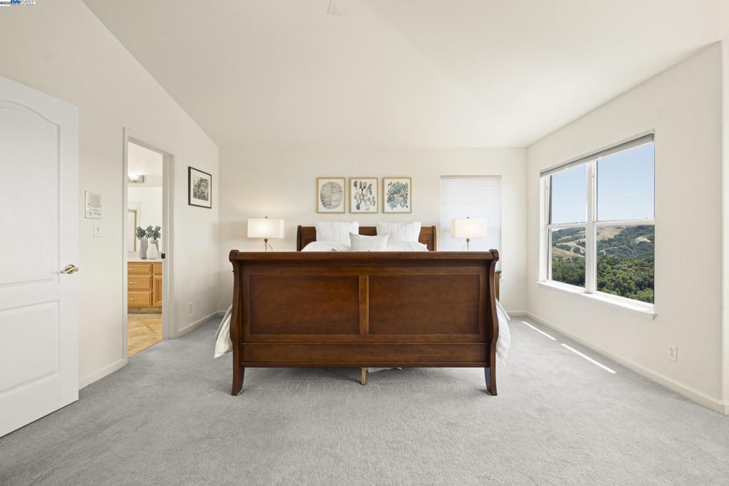 PALOMARES HILLS - Residential