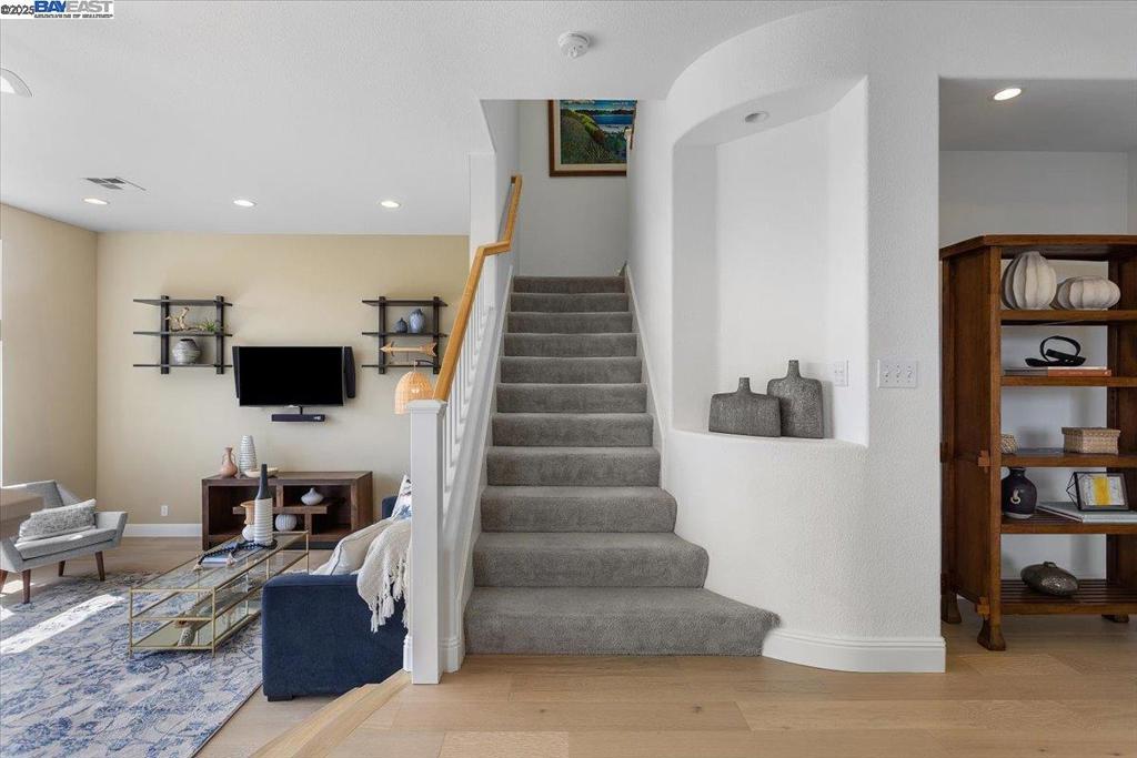 PALOMARES HILLS - Residential