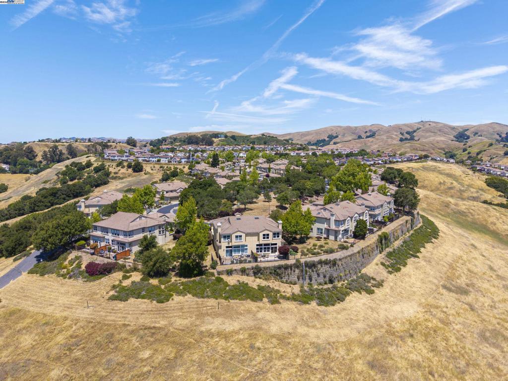 PALOMARES HILLS - Residential