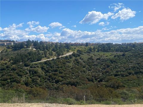 Photo of 4 Coya Trail, Chatsworth, CA 91311 (MLS # SR26016392)