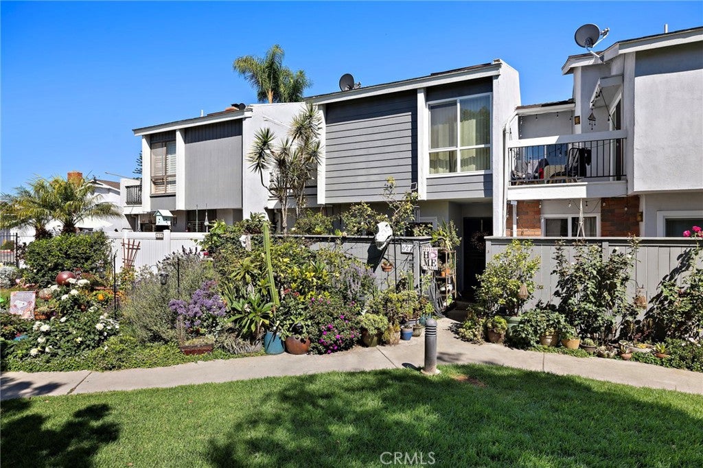 622 Whitney Way, Costa Mesa CA 92626
