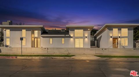 Photo of 11959 W Juniette Street, Culver City, CA 90230 (MLS # 26632933)