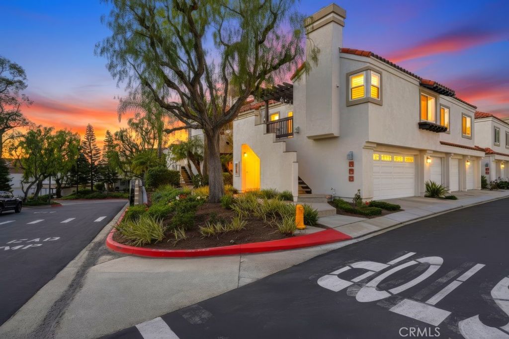 Photo of 47 Via Lavendera, Rancho Santa Margarita, CA 92688 (MLS # OC26014305)