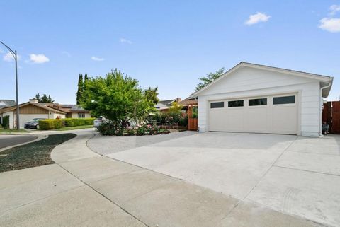 Photo of 6020 Colter Place, San Jose, CA 95123 (MLS # ML82041161)