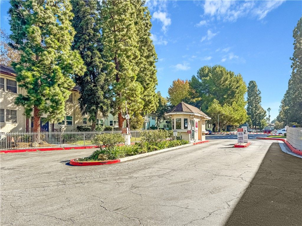 Photo of 3610 KALSMAN Drive #2, Los Angeles, CA 90016 (MLS # MB25083129)