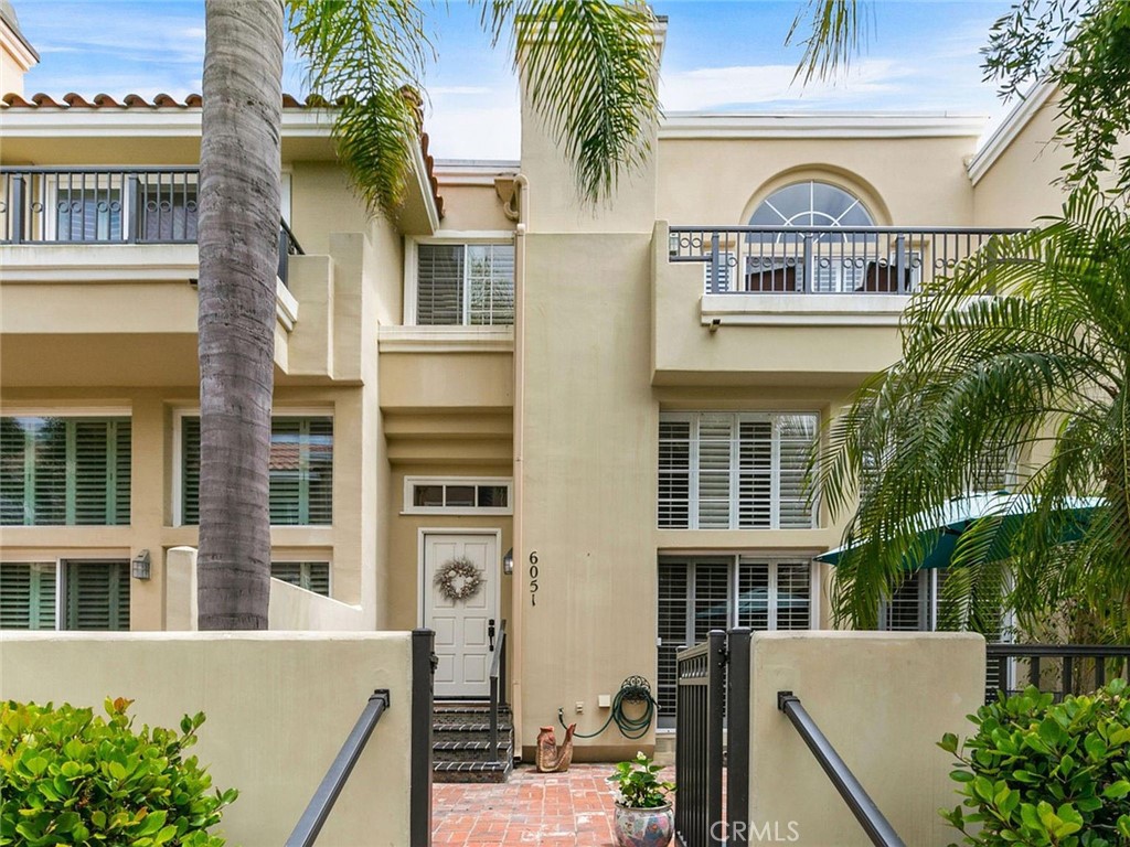 UNFURNISHED 3 story townhome is located in the luxurious, 24 hours guard-gated community of Seacliff on the Greens, just steps to the Ocean and Dog Beach. This gorgeous 2 bedrooms / 2.5 bathrooms features hardwood flooring, new carpet & paint and the brand new built-in Microwave and Oven will be installed. A stunning marble entry, vaulted-ceiling bright Living Room with a fireplace and wall of sliders leading onto the lush brick front courtyard on the 1st floor. The 2nd floor features a full-sized Dining Room, eat-in Kitchen connected to the balcony, Tech Area and a Powder Room. The 3rd floor boasts a palatial Master Bedroom with an elevated ceiling, fireplace, spacious walk-in closet, and a glass slider opening onto a large balcony. The Master Bathroom has a jetted spa tub, two sink vanities and a remodeled stonework shower. The secondary ensuite bedroom has an enclosed tub shower and generous-sized closet. There is also a Laundry Room on this level. The Club Series at Seacliff on the Greens offers homeowners multiple pools and spas, in addition to a large community lake and numerous greenbelt areas. Enjoy the coastal life here! MUST SEE!