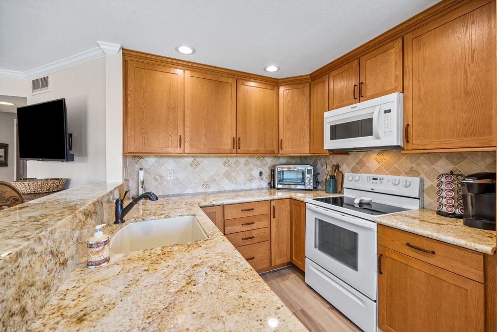 Palm Royale - Residential