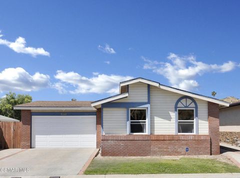 Photo of 32055 Emerald Lane, Castaic, CA 91384 (MLS # 226002407)