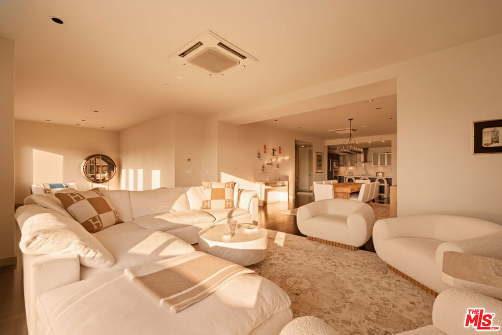 928 N Croft Avenue 304