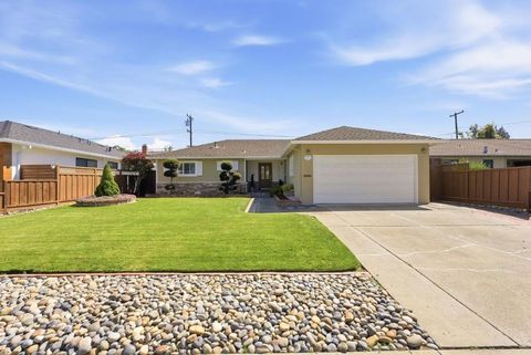Photo of 1126 W Knickerbocker Drive, Sunnyvale, CA 94087 (MLS # ML82046992)