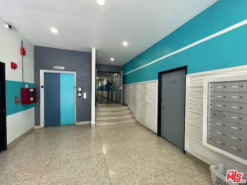 Photo of 7045 Hawthorn Avenue #404, Los Angeles, CA 90028 (MLS # 25576123)